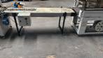 Automatic L-sealer with shrink tunnel.