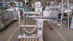 Semi-automatic pneumatic liquid filling machine with two nozzles