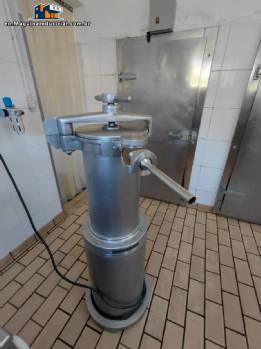 Pneumatic sausage stuffer in stainless steel, 150 to 300 kg per hour, KLAINOX
