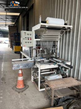 Automatic baling machine with shrink tunnel for bottles and jars in bales.