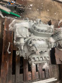 Mycom 8-piston ammonia compressor for industrial refrigeration