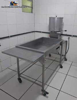 Equipment for caramelizing popcorn, cashews, peanuts, and nuts in general
