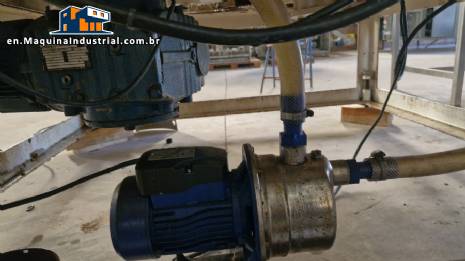Monobloc rotary filling machine with 12 nozzles and screw capping machine