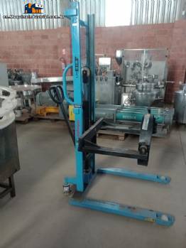 Forklift tipper turns 300 kg drum Paletrans