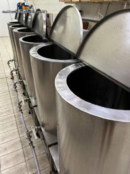 Stainless steel mixing and beating tanks with refrigeration for ice cream syrups