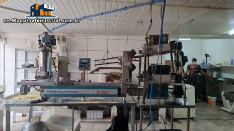 Bralyx Formix Multimassas automatic forming, molding and filling machine with continuous extruder feeder for laminated products.