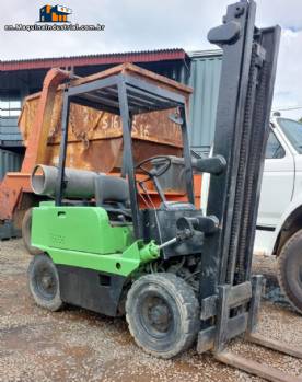 Clark 1.5 ton gas-powered forklift