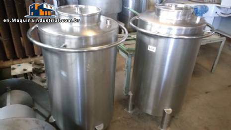 Stainless steel tank with handles