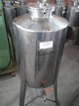 Stainless steel tank with 100 L capacity