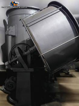 Lawes 100-liter dragee and tablet polishing machine
