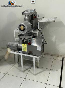 Complete small plant line for fruit pulp production