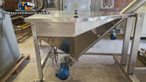 Inclined screw conveyor with stainless steel silo