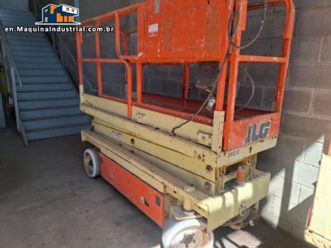 JLG scissor lift platform JLG scissor lift platform