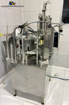 Mirainox rotary carousel filling and dosing machine with automatic sealer for liquids and semi-viscous products in cups. Mirainox rotary carousel filling and dosing machine with automatic sealer for liquids and semi-viscous products in cups.
