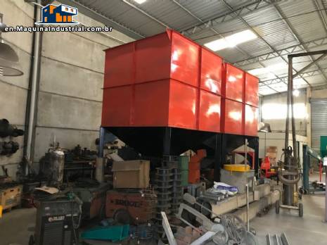 Silo for storage of dry products Silo for storage of dry products