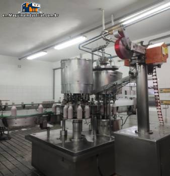 Stainless steel rotary filling machine with 8 nozzles, Serac brand, for liquids, fluids, beverages, juices, dairy drinks, and water. Stainless steel rotary filling machine with 8 nozzles, Serac brand, for liquids, fluids, beverages, juices, dairy drinks, and water.